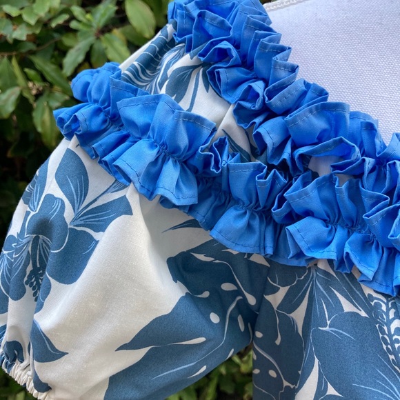 Royal Creation Hawaiian dress - Picture 5 of 6